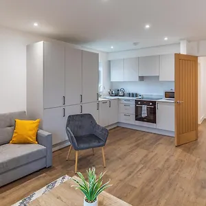 2 Bed 2 Bath Near College, Beach, Hospital - Long Offers Brighton